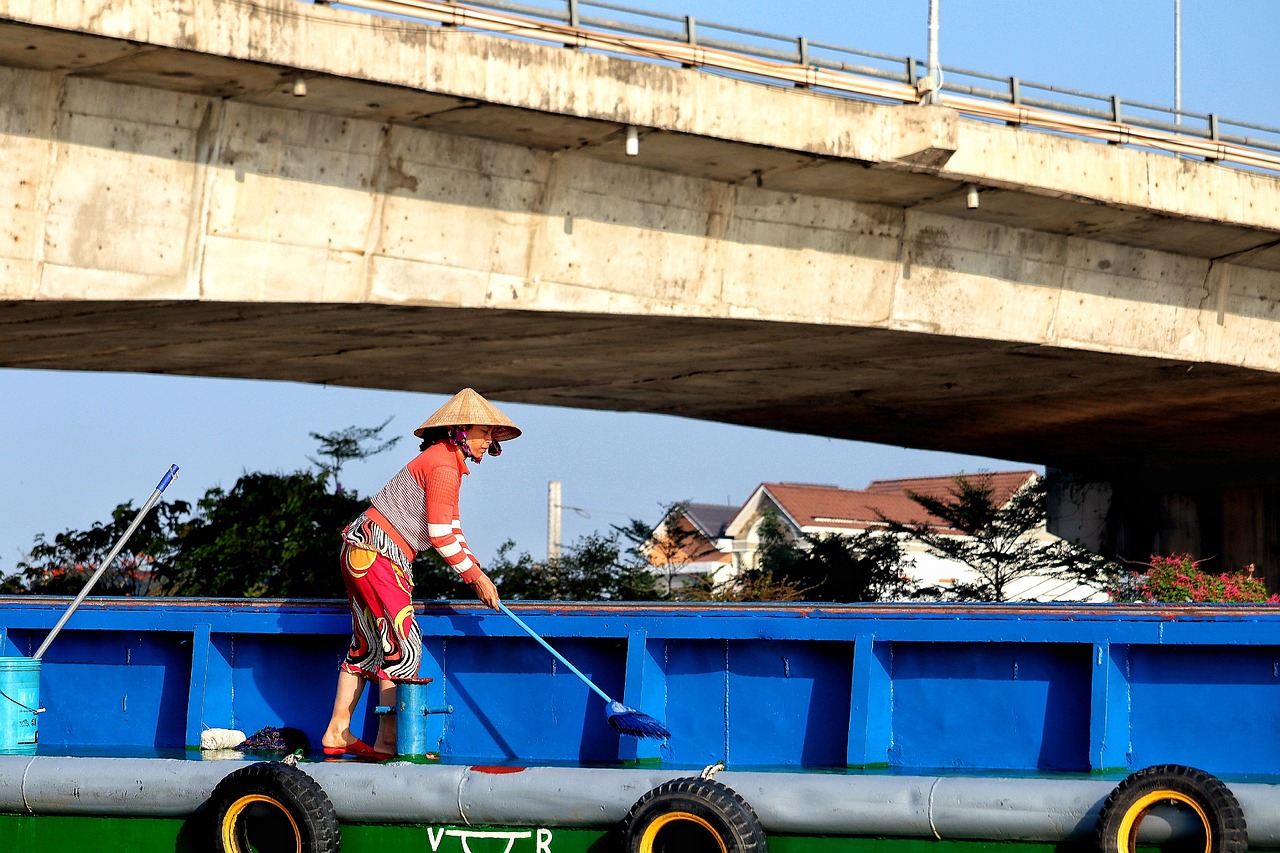 vietnam, mekong, ship, clean, cleaning bucket, scrubber, woman, to clean, house cleaning